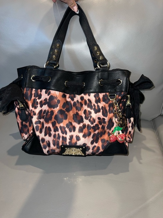Juicy Couture Handbags - Vintage Juicy Couture leopard daydreamer